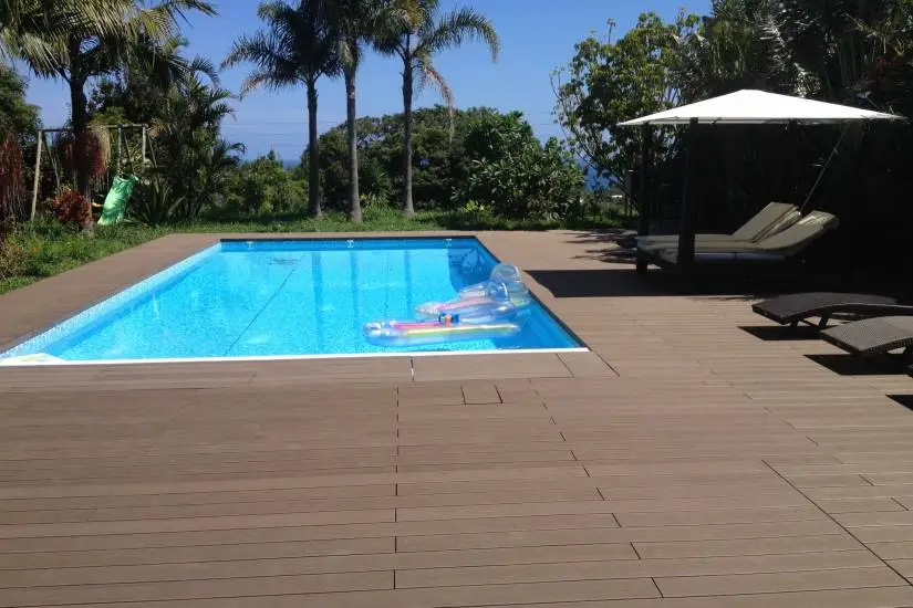 Construimos decks para piscinas nos Açores
