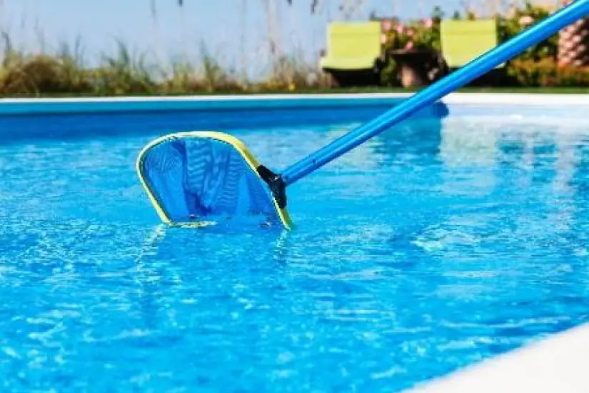 Limpeza de piscina no arquipélago dos Açores